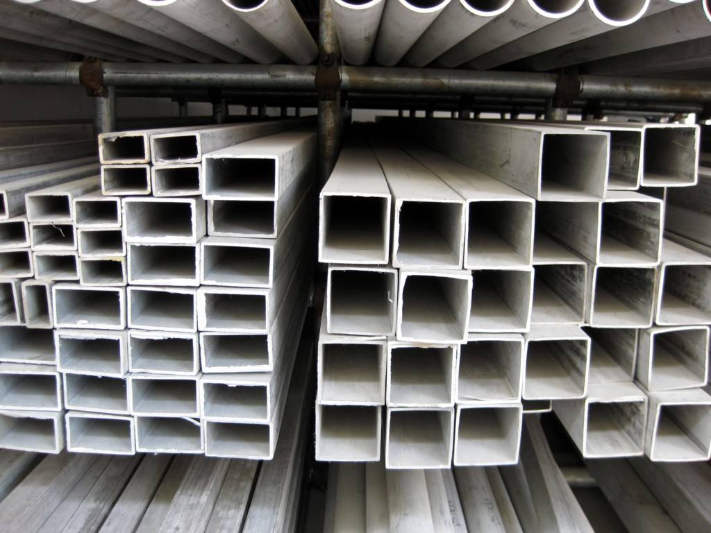 短期内天津不锈钢材料市场价格波动极大尤其是316L不锈钢槽钢