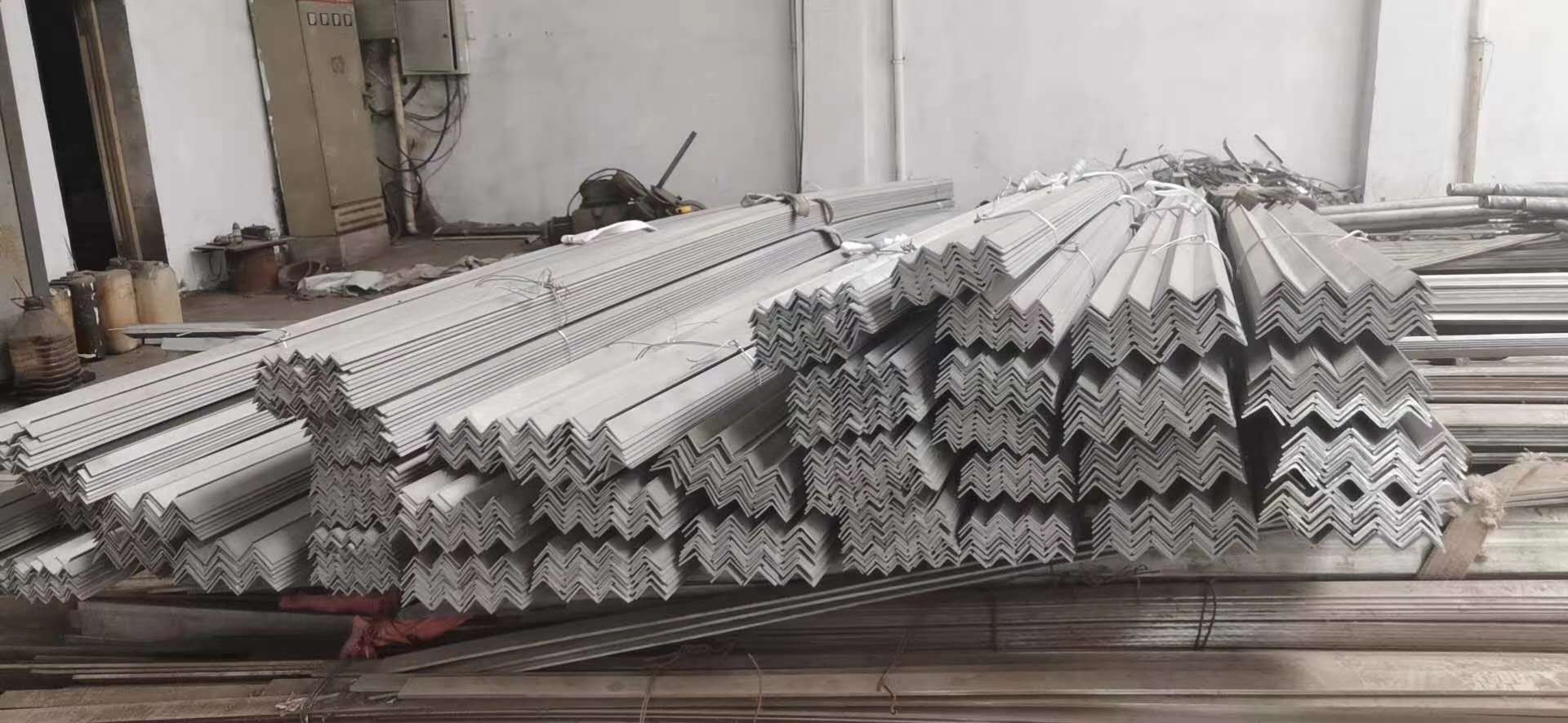 不锈钢304不锈钢型材防锈机理是合金元素形成致密的氧化膜
