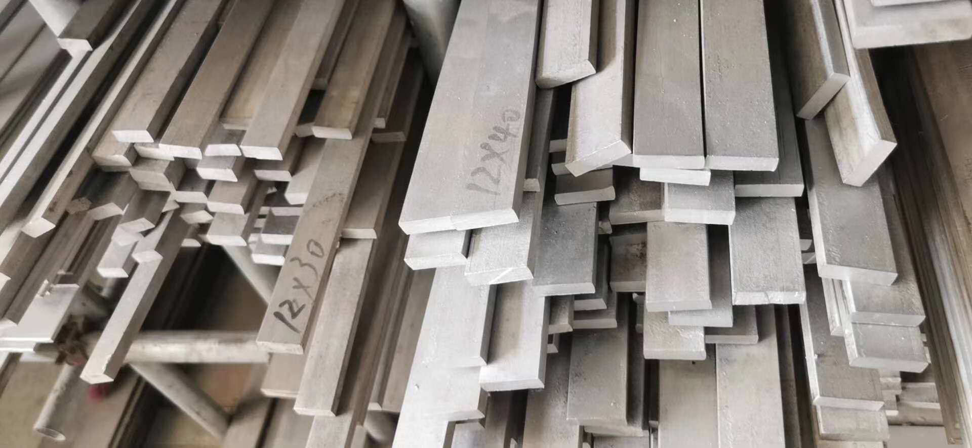 今年上半年304不锈钢型材的消耗量占不锈钢材料的30%